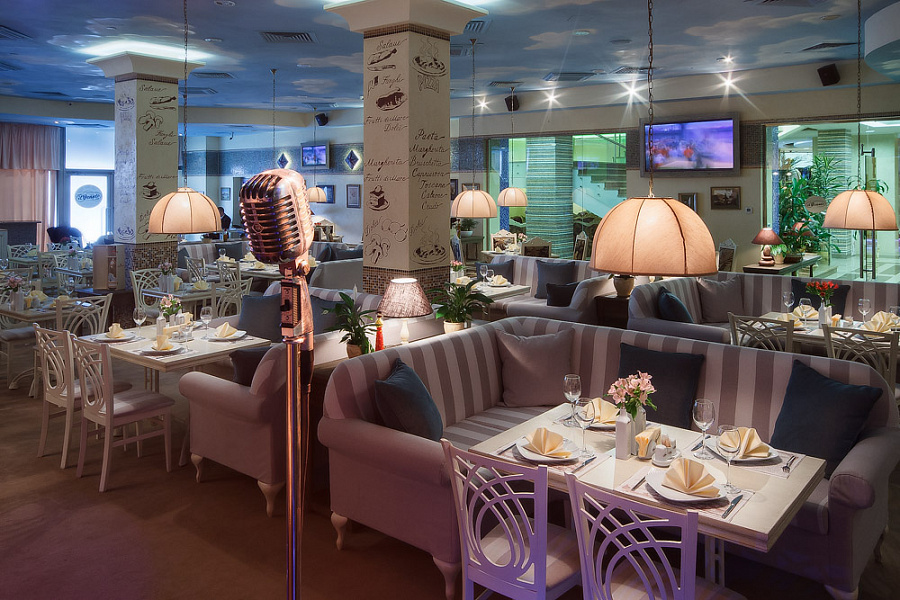 Основной зал