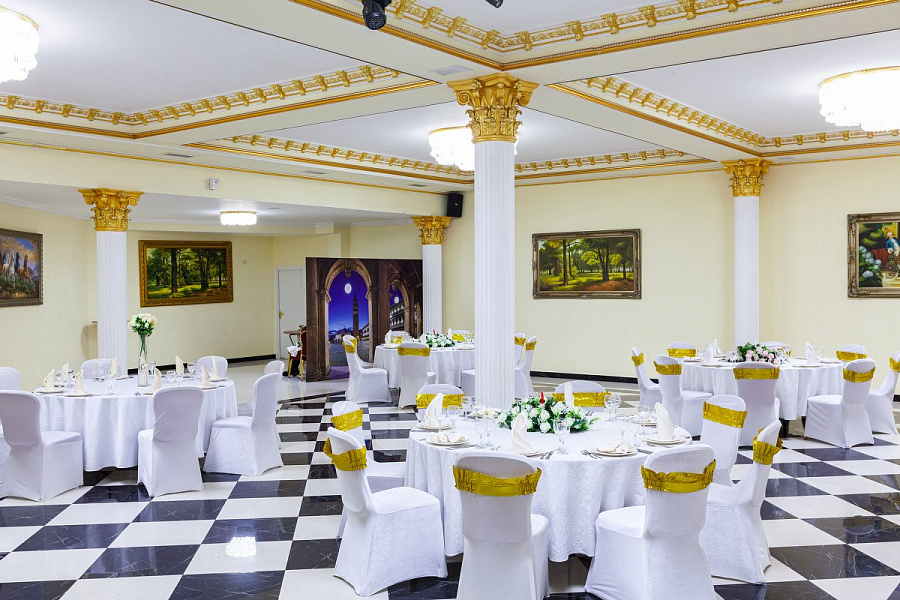 Суриков холл