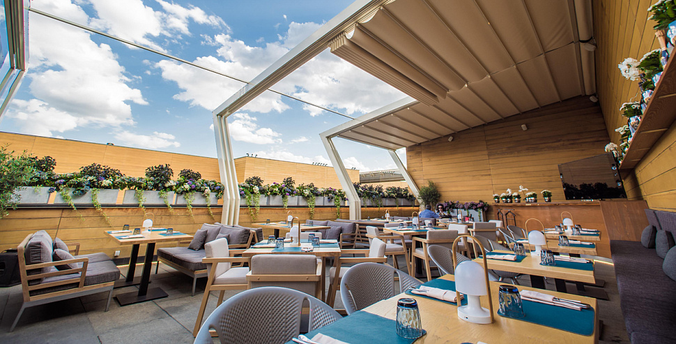 Основной зал на первом этаже