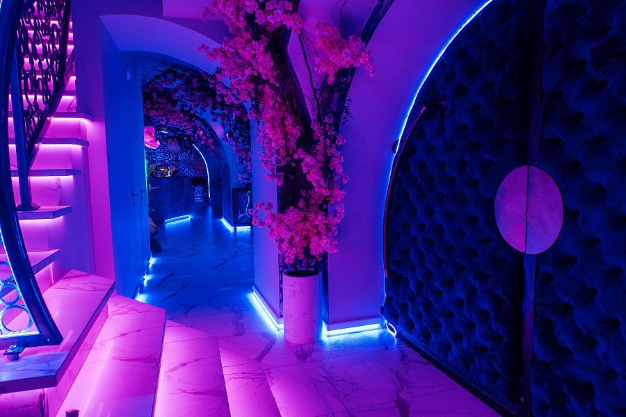 Зал шести Лун