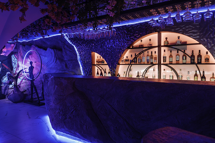 Зал шести Лун